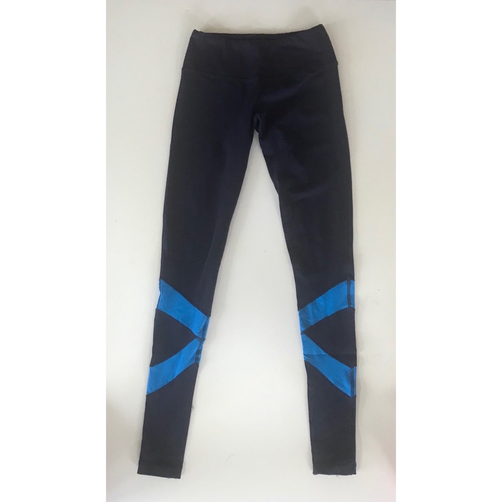 💕3/20 Reese navy blue active leggings